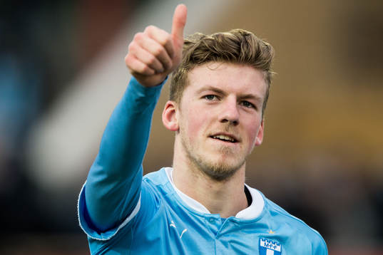 Malmö FFs Teddy Bergqvist gör tummen upp