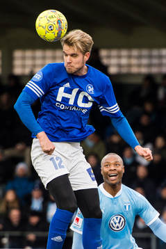 Fremad Amager Mads Nordam nickar bort ett inlägg framför