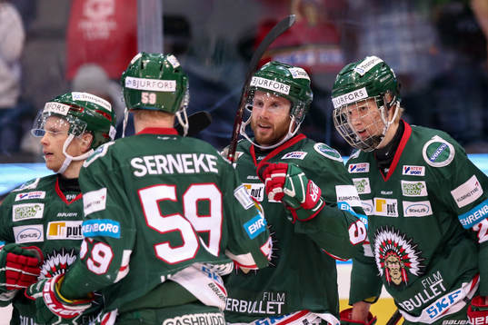 Frölundas Jan Mursak jublar med lagkamrater