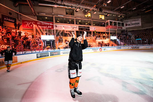 Karlskronas Morten Madsen  jublar
