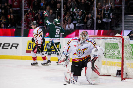Luleås målvakt Filip Gustavsson deppar