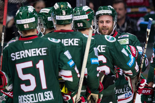 Frölundas Jan Mursak gratuleras