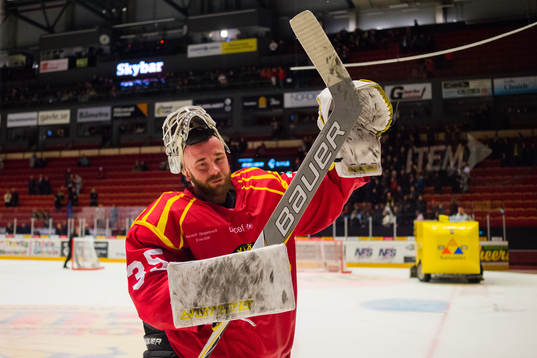 Brynäs målvakt David Rautio jublar