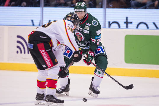 Frölundas Adam Pardy mot Luleås Emil Larsson