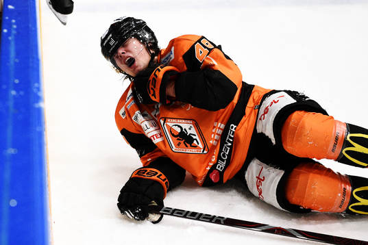 Karlskronas Filip Cruseman grimaserar