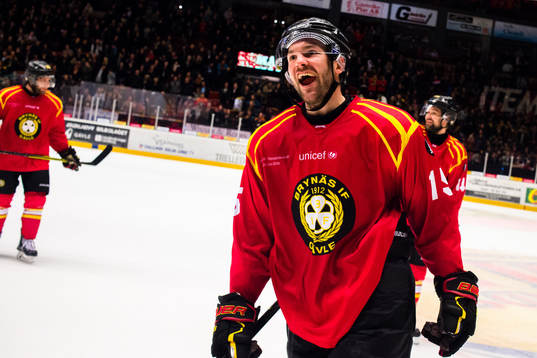 Brynäs Simon Bertilsson jublar