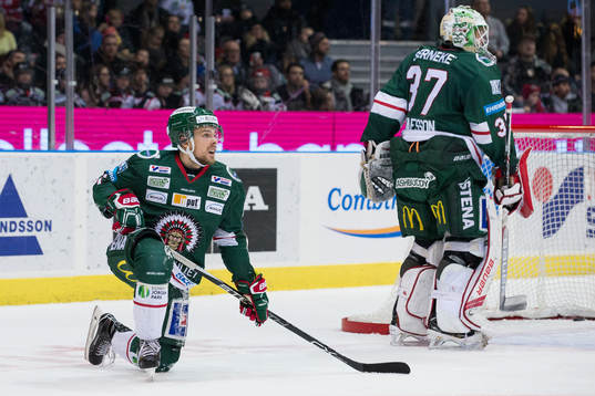 Frölundas Mats Rosseli Olsen och målvakt Johan Gustafsson