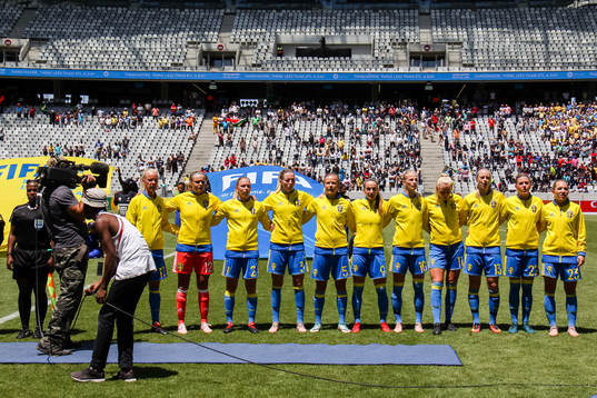 Sveriges spelare före en träningslandskamp i fotboll