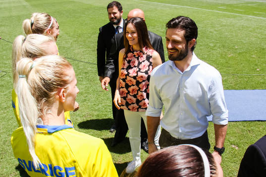 Prins Carl Philip och Prinsessan Sofia träffar spelarna