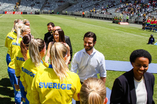 Prins Carl Philip och Prinsessan Sofia träffar spelarna