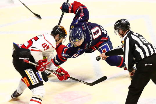Tekning mellan Linköpings Derek Roy och Örebros Kalle