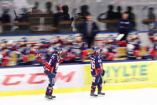 Linköpings Daniel Olsson Trkulja och Mathis Olimb jublar