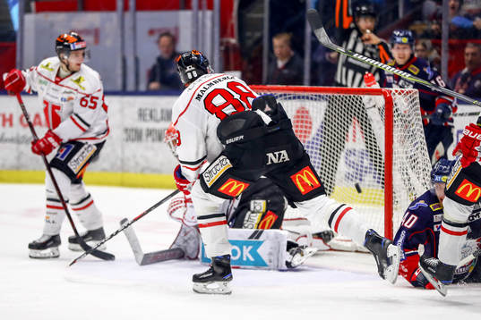 Linköpings Daniel Olsson Trkulja (ej i bild) gör 2-0
