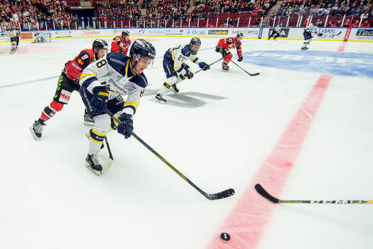 s Pierre Engvall och Malmö Redhawks Frederik Storm