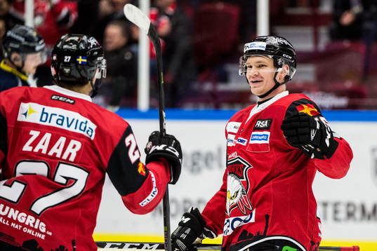 Malmö Redhawks Tobias Ekberg jublar med Daniel Zaar