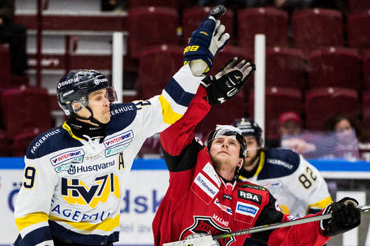 s David Ullström sträcker sig