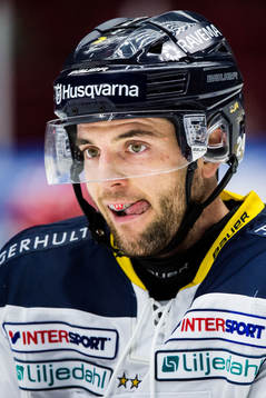 s Stefan Elliott