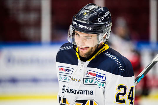s Stefan Elliott deppar