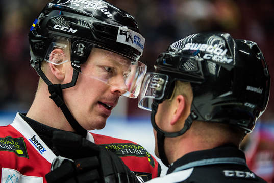 Malmö Redhawks Lars Bryggman i samtal med domaren
