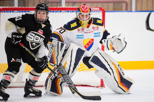 s Phoebe Staenz och Djurgårdens målvakt Lovisa Berndtsson