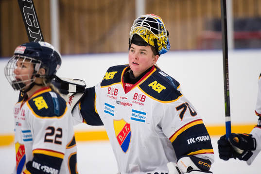 Djurgårdens målvakt Lovisa Berndtsson jublar