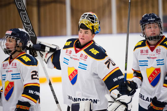 Djurgårdens målvakt Lovisa Berndtsson jublar