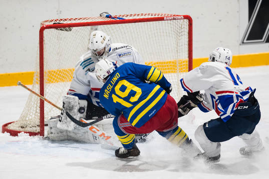 Marcus Näslund med en målchans