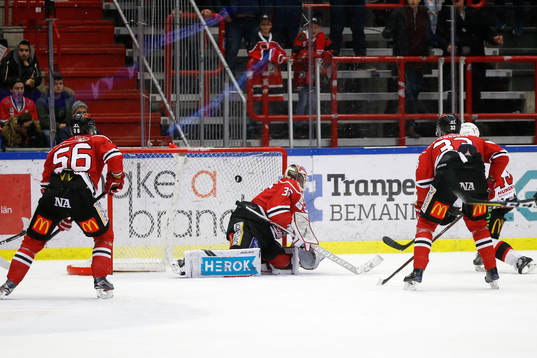 Malmö Redhawks Nichlas Hardt gör 1-1-målet bakom