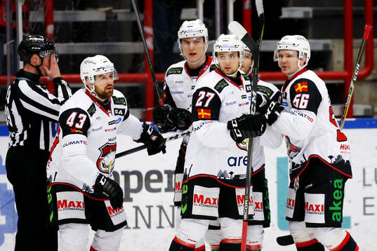 Malmö Redhawks Nichlas Hardt jublar med lagkamrater