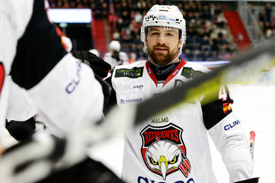 Malmö Redhawks Nichlas Hardt jublar med lagkamrater