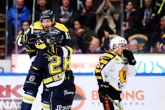 s Oscar Sundh och Anton Bengtsson jublar