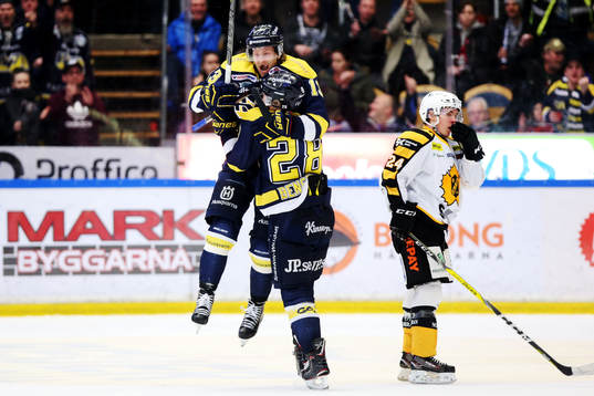 s Oscar Sundh och Anton Bengtsson jublar