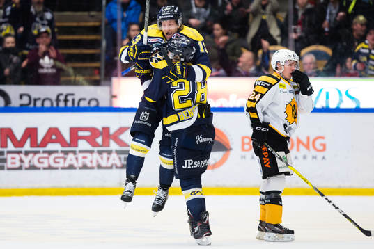 s Oscar Sundh och Anton Bengtsson jublar