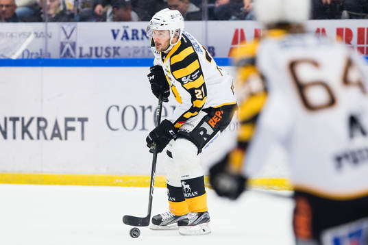 Skellefteås Jimmie Ericsson med pucken
