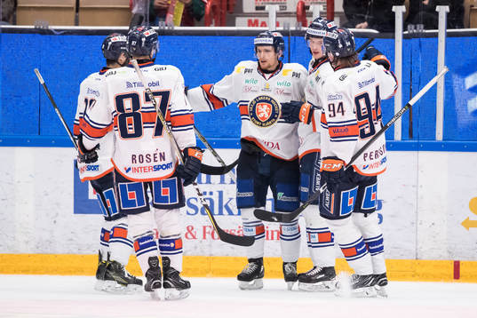 Växjös Elias Pettersson jublar