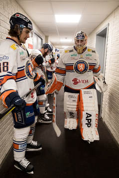 Växjös målvakt Viktor Andrén och Andrew Calof  i