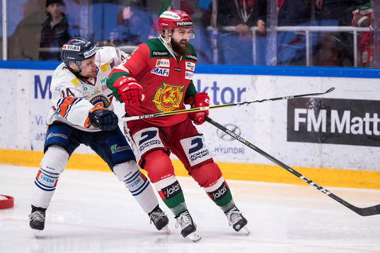 Växjös Brendan Shinnimin och Moras Steven Seigo  i