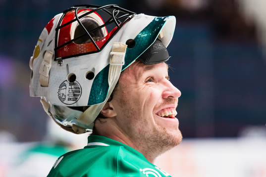 Rögles målvakt Justin Pogge innan ishockeymatchen i SHL
