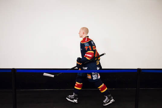 Djurgårdens Jonathan Davidsson innan ishockeymatchen i SHL