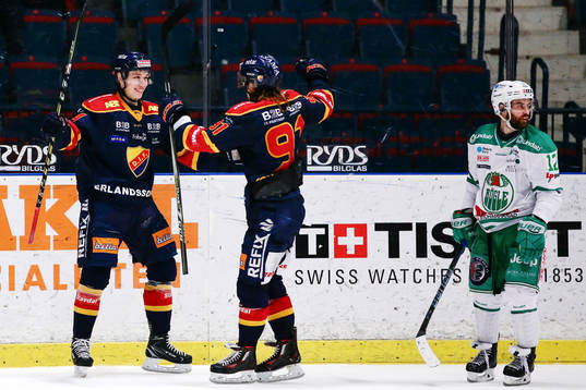 Djurgårdens Lukas Vejdemo jublar med Axel Jonsson Fjällby
