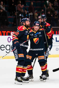 Djurgårdens Mikael Ahlén och Jonathan Davidsson jublar