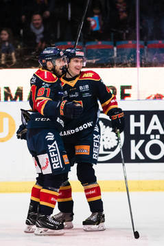 Djurgårdens Tom Nilsson jublar med Calle Ridderwall
