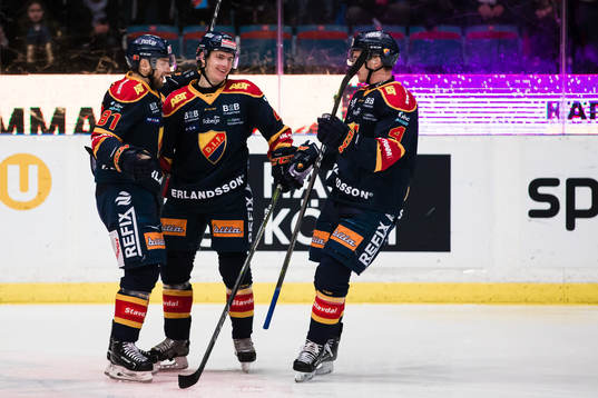 Djurgårdens Tom Nilsson jublar med Calle Ridderwall och