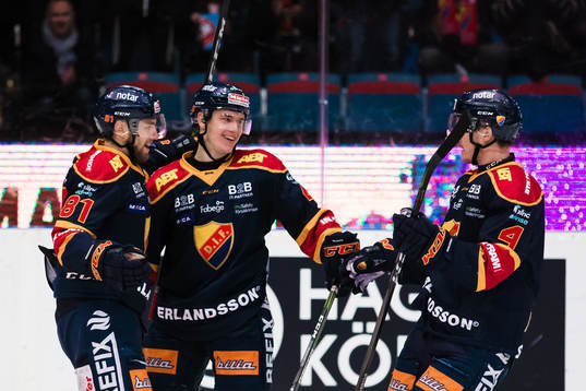 Djurgårdens Tom Nilsson jublar med Calle Ridderwall och