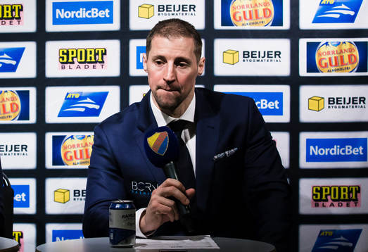 Rögles tränare Cam Abbott deppar