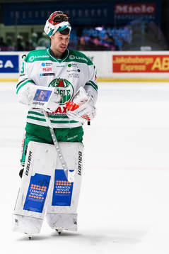 Rögles målvakt Justin Pogge deppar
