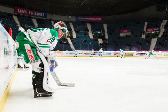 Rögles målvakt Justin Pogge innan ishockeymatchen i SHL