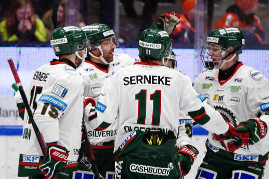 Frölundas Joel Lundqvist jublar med lagkamrater