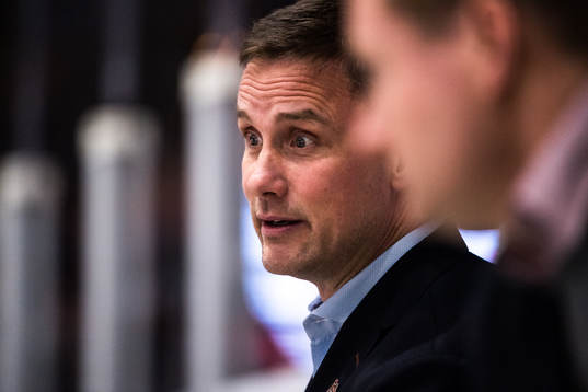 Frölundas tränare Roger Rönnberg reagerar