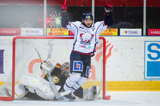 Linköpings Jimmy Andersson kolliderar med Brynäs målvakt